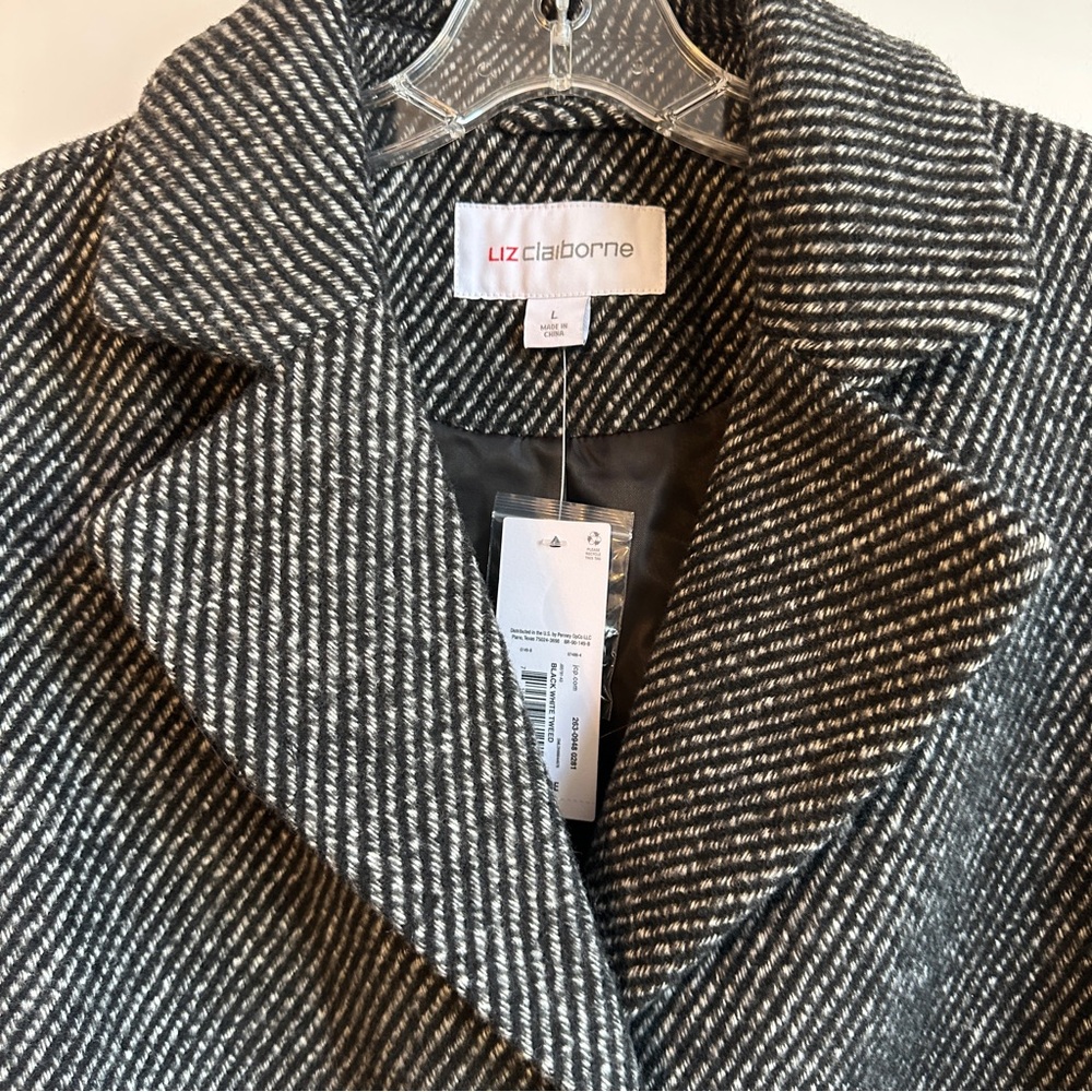 NWT Liz Claiborne Black/White Wool Blend
Coat, size L - Picture 3 of 8